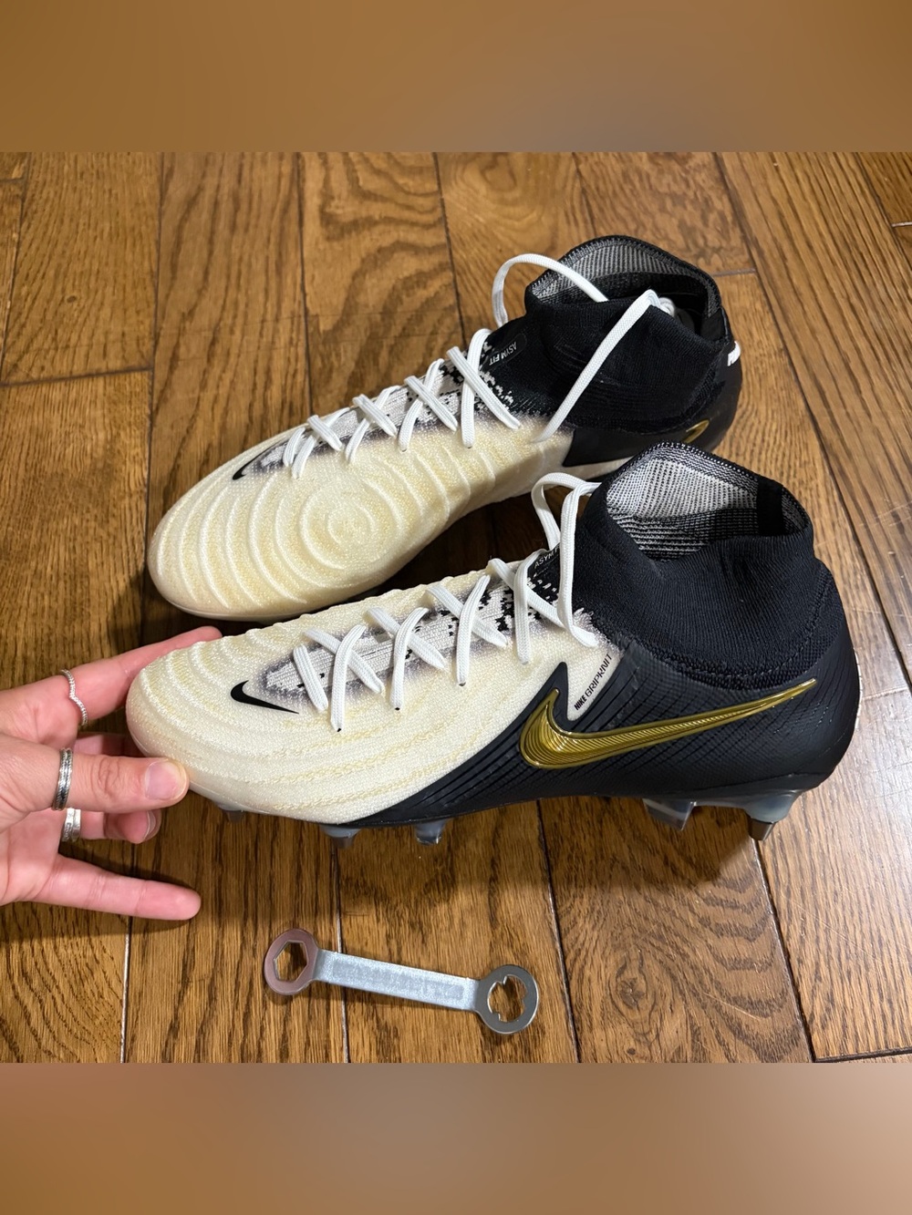 Nike phantom Soccer Cleats in Cream, Black & Gold soft ground metal studs 8.5 m